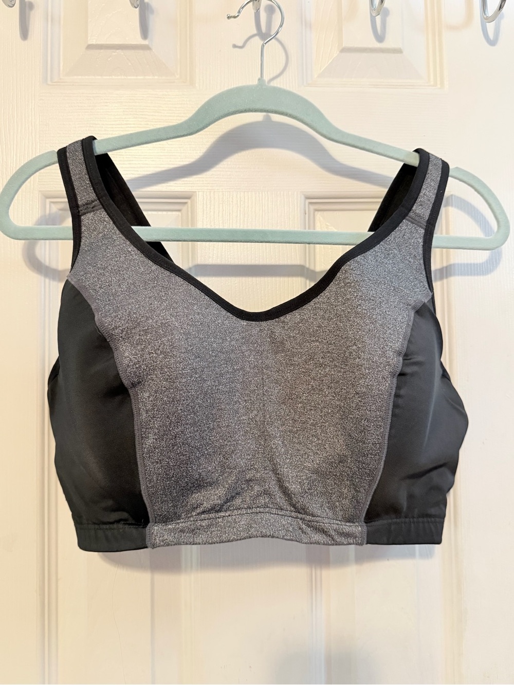 Livi Active Gray & Black Wireless Support Sports Bra